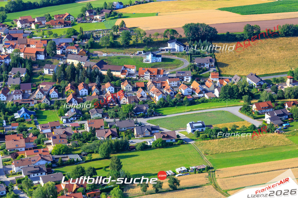 Die Luftaufnahme Friesen - Kronach wurde vom UL-Flugzeug (keine Drohne) aus fotografiert.Hohe Druck- Auflösung-die Geschenkidee!