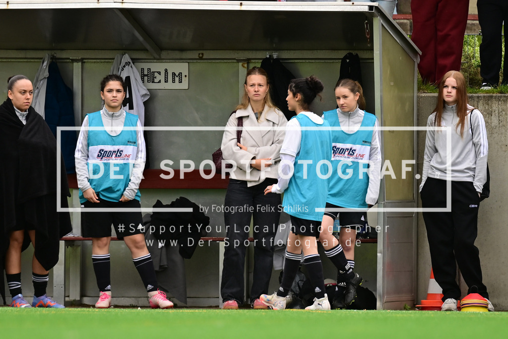 Fußball I Frauen I Saison 2025-2026 I Bezirksliga I 21. Spieltag I Harburger TB - Rahlstedter SC I 166526 | Der Sportfotograf. - Realisiert mit Pictrs.com