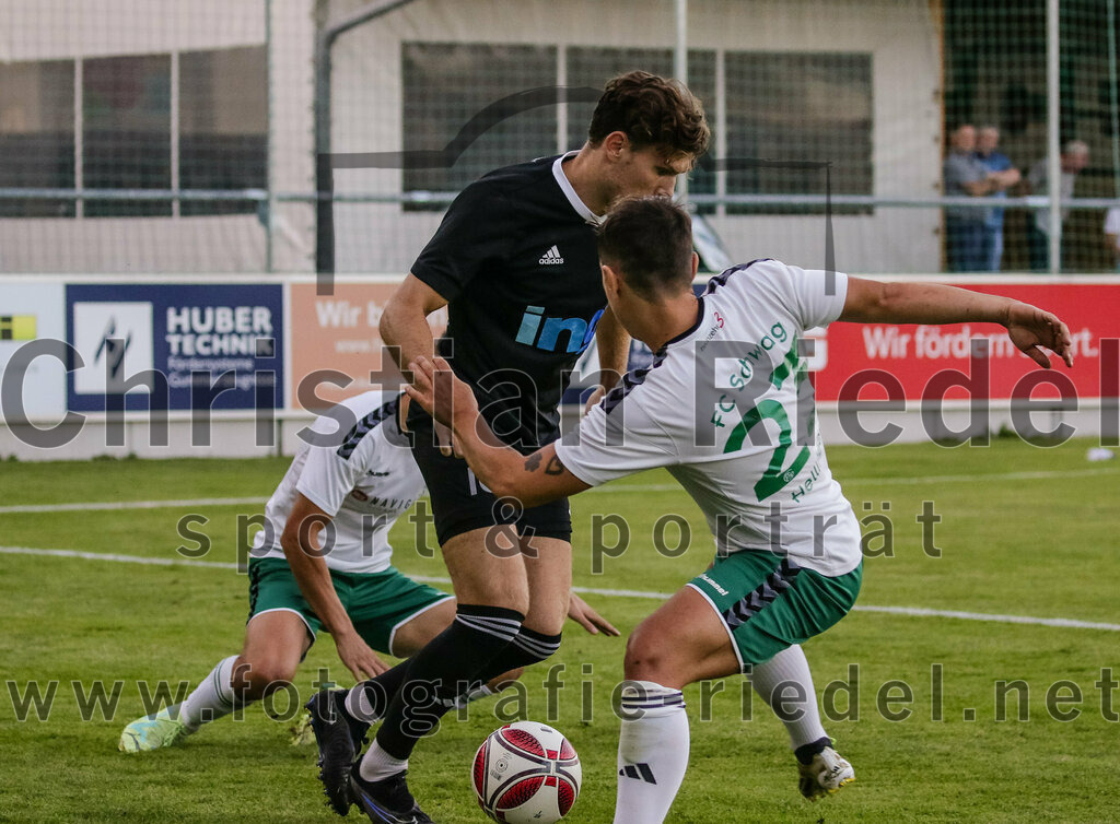 2023-08-18_039_FC_Schwaig_gegen_TSV_Kastl | Oberding, Deutschland, 18.08.2023:
Fußball, Landesliga Südost 2023 / 2024, 7. Spieltag, FC Schwaig gegen TSV Kastl, Endergebnis: 2:2

Sebastian Spinner (TSV Kastl, #10), Maximilian Hellinger (FC Schwaig, #23)

Foto: Christian Riedel / fotografie-riedel.net
