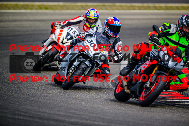 MaZZes_FotoMatrix_240717_6007705_6002 | INST