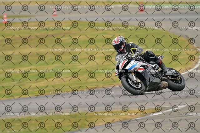 25bt05-1408 | markuskiefer.com - Realisiert mit Pictrs.com