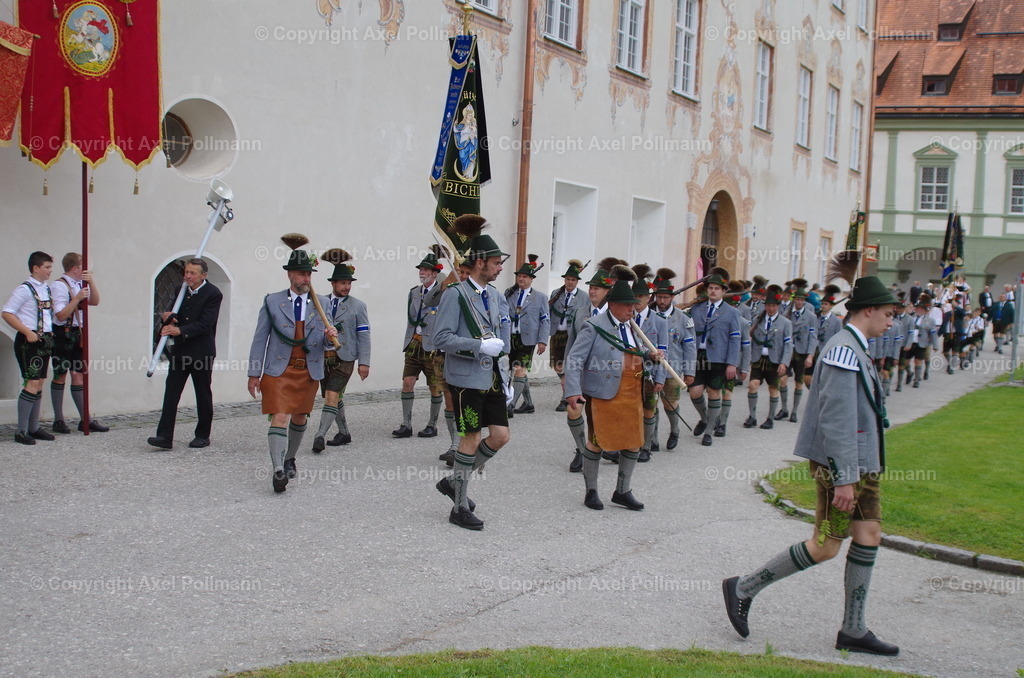 IMGP5510 | fotografiert von Axel PollmannLeonhardi Wallfahrt Benediktbeuern und Murnau, Fronleichnam, Fasching, Landschaft im Loisachtal und Benediktbeuern  - Realisiert mit Pictrs.com
