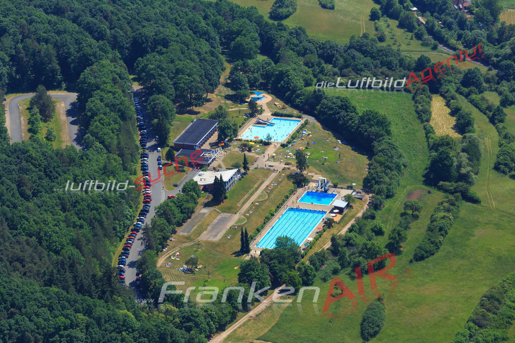 Luftbild von Schwimmbad Ebern - Luftaufnahme wurde 2015 von https://frankenair.de mittels Flugzeug (keine Drohne) erstellt - die Geschenkidee
