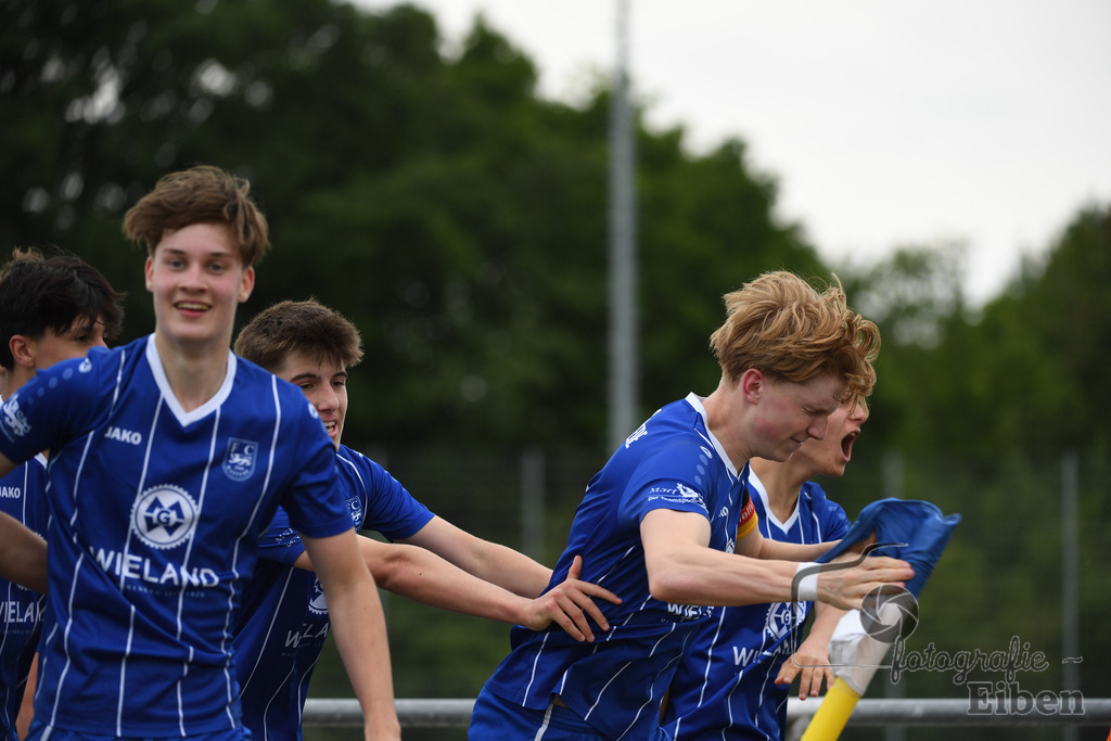 FC Rastede-JSG Esens/Dornum | B-Jugend Bezirksliga; FC Rastede (blau)-JSG Esens/Dornum (weiß) am 24.05.2025 in Rastede (Sportanlage Kötterswegs), Photo: Philip Eiben 2025 - Realisiert mit Pictrs.com