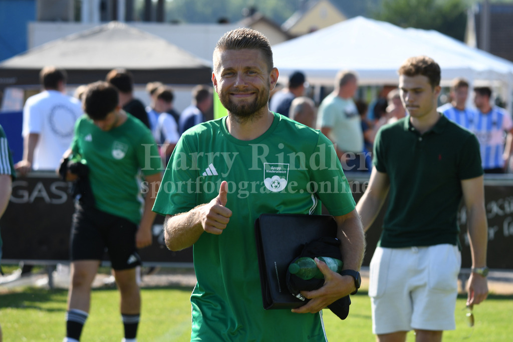 Testspiel SV  Winzer (Kreisliga Straubing) : SpVgg Niederalteich ( Bezirksliga Ost) | Manuel Kesten ( Trainer SpVgg Niederalteich) - Realisiert mit Pictrs.com