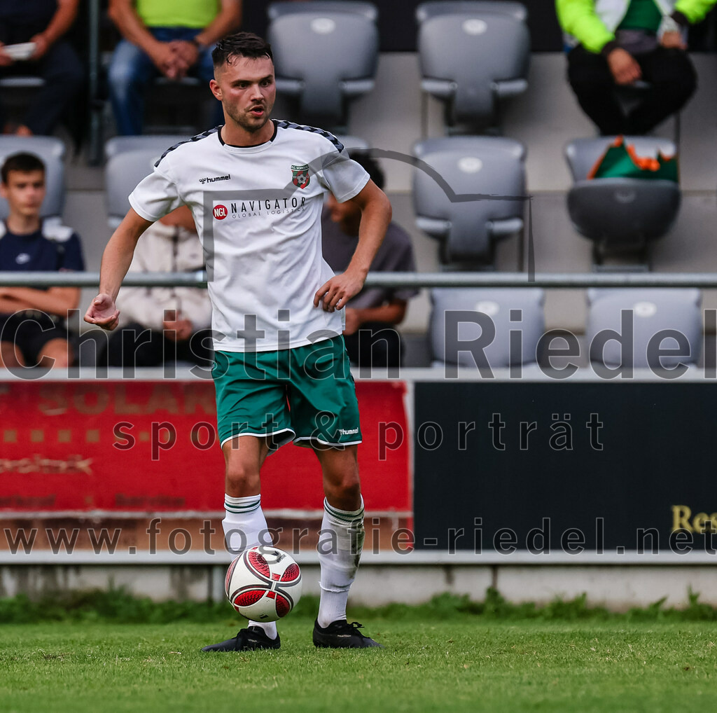 2023-07-28_069_FC_Schwaig_gegen_TSV_1860_Rosenheim | Oberding, Deutschland, 28.07.2023:
Fußball, Landesliga Südost 2023 / 2024, 3. Spieltag, FC Schwaig gegen TSV 1860 Rosenheim, Endergebnis: 1:1

Daniel Fichtlscherer (FC Schwaig, #22)

Foto: Christian Riedel / fotografie-riedel.net