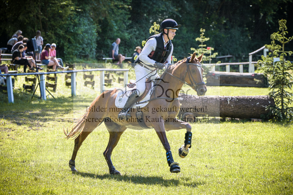 DOS_5889 | Entdecke hochwertige Reitturnierfotos von Foto Oger. Professionell, emotional und authentisch – jetzt Lieblingsmomente im Shop bestellen.Deutschlandweite Turnierfotografie. - Realisiert mit Pictrs.com