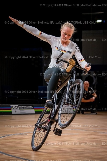 20241026OAS33546-lic | FUELLER Lara (GER / RKV Poppenweiler) First Place at UCI World Championships Indoor Artistic Cycling Bremen/GER Proposal 194,70 points Result 186,89 points - Realisiert mit Pictrs.com