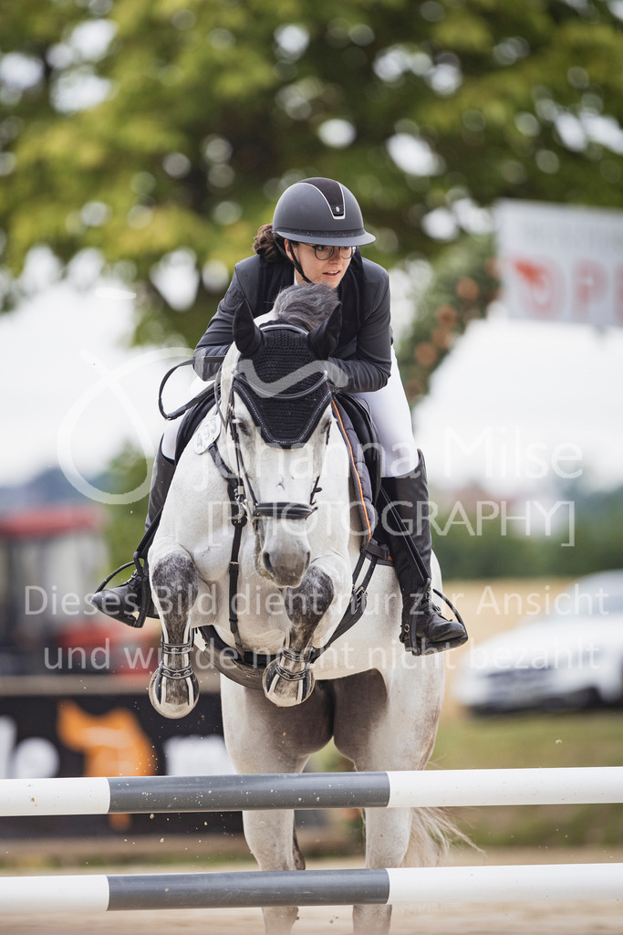 250711_BHO_L-SprmstAnf-1-243 | Deine schönsten Turniermomente als professionelle Fotos! Entdecke hochwertige Pferdesport-Fotografie im Online-Shop. Jetzt Fotos finden & bestellen!