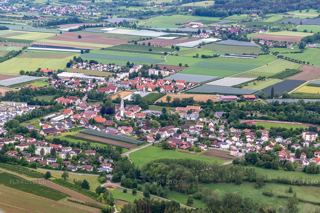 Luftbild:  in Oberteuringen im Bundesland Baden-Württemberg in Deutschland. – Foto: IMG_131976.jpg vom 26.05.2022 durch Werner Riehm/FLY-FOTO.de – Auflösung des Originals: 4841 x 3227 px – Link öffnet im neuen Fenster