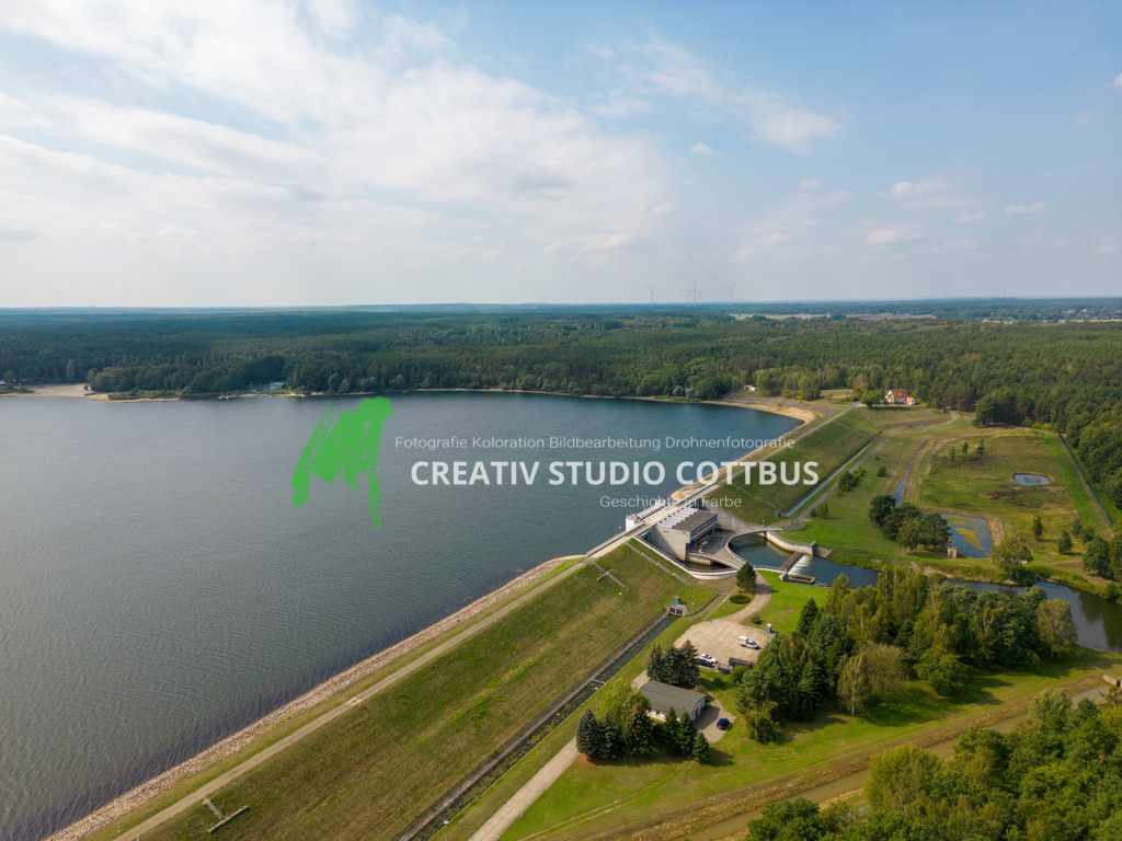 Talsperre Spremberg | Drohnenaufnahme vom Stauwerk an der Talsperre Spremberg bzw. am Spremberger Stausee. - Realisiert mit Pictrs.com