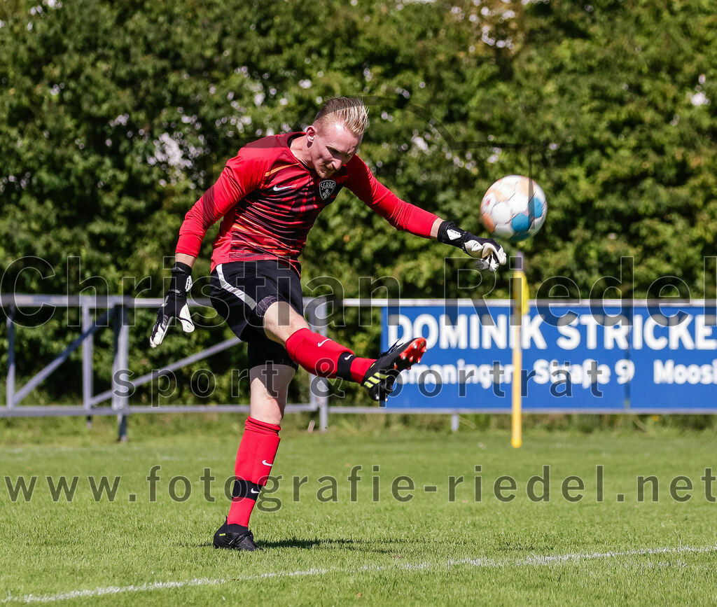 2023-08-19_044_FC_Moosinning_gegen_SV_Reichertsheim | Moosinning, Deutschland, 19.08.2023:
Fußball, Bezirksliga Oberbayern Ost 2023 / 2024, 5. Spieltag, FC Moosinning gegen SV Reichertsheim, Endergebnis: 0:4

Torwart Jakob Kohwagner (SV Reichertsheim, #22)

Foto: Christian Riedel / fotografie-riedel.net