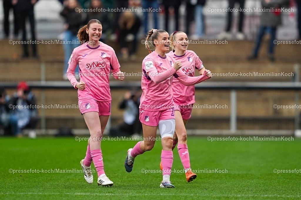 xYDRx22022601007 | 22.02.2026, xydrx, Frauen Fußball, 1.Fußball Bundesliga, Bayer 04 Leverkusen - TSG 1899 Hoffenheim, Saison 2025 2026, Ulrich-Haberland-Stadion: Torjubel nach dem Tor zum 1:0 für die TSG 1899 Hoffenheim durch Torschütze Selina Cerci (TSG 1899 Hoffenheim #29) zusammen mit Jill Vanessa Diehm (TSG 1899 Hoffenheim #6) und Lisa Doorn (TSG 1899 Hoffenheim #14)  DFB regulations prohibit any use of photographs as image sequences and or quasi-video.Photo: xYannisxDreimannxPressefotoKochx