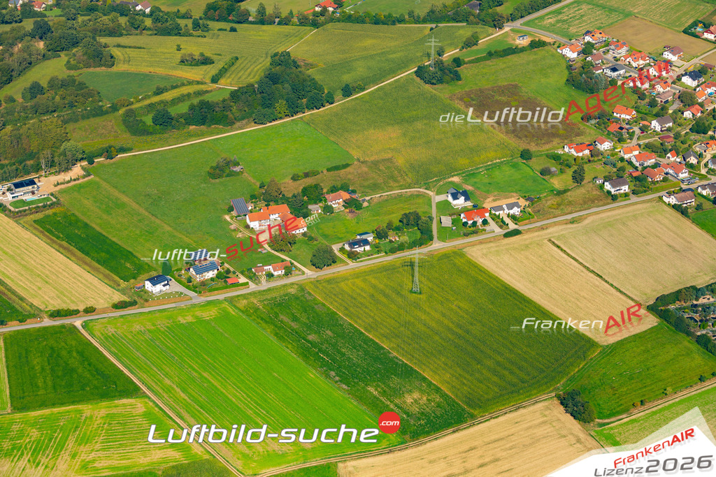 Das Luftbild zeigt : Hof Cham - Die Luftaufnahme wurde 2024 vom UL-Flugzeug aus erstellt ( keine Drohne ) - Hochauflösende Luftaufnahme - Für grossformatige Ausdrucke geeignet. Die Geschenkidee !Mit Lizenz und Bildrechte bestellbar