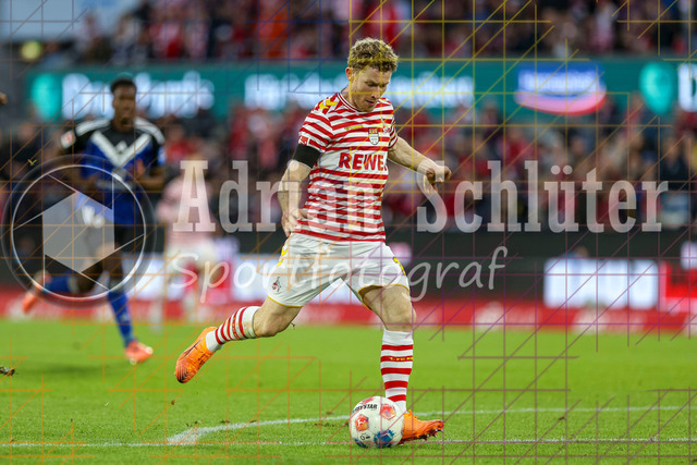 1. FC Köln vs Hamburger SV - 1. Bundesliga  | Köln, Deutschland, 02.11.25:   Florian Kainz (1. FC Köln) schießt aufs Torwaehrend des Spiels der Bundesliga zwischen  1. FC Köln vs Hamburger SV in der RheinEnergieStadion(Foto von Brauer-Fotoagentur / Adrian Schlueter)