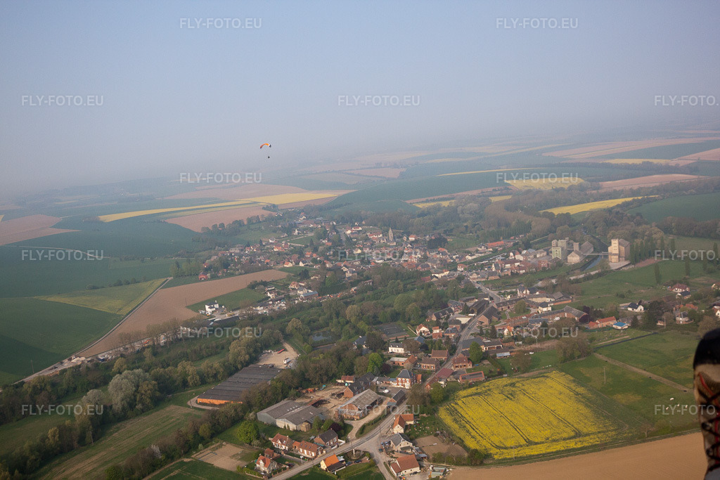 Vue aérienne: Vue de la ville à Vendhuile dans le département Aisne, France. Photo: IMG_40020.jpg prise le 17/04/2011 par Werner Riehm/FLY-FOTO.euRésolution de l'original: 4752 x 3168 px