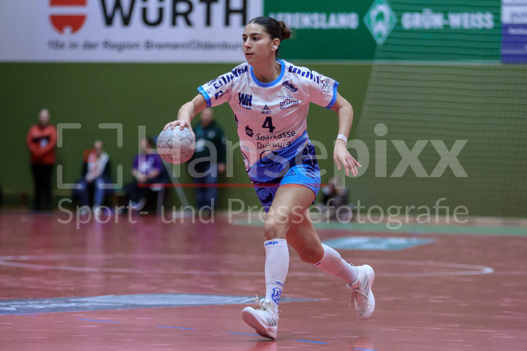 Handball, 2. Bundesliga Frauen, SV Werder Bremen - TuS Lintfort | Sidney Lupisella (TuS Lintfort, 4) Freisteller am Ball, Einzelfoto, Spielszene, Aktion, Action