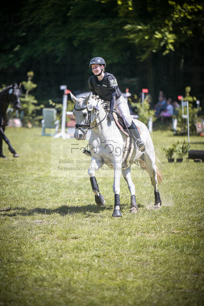 DOS_7757 | Entdecke hochwertige Reitturnierfotos von Foto Oger. Professionell, emotional und authentisch – jetzt Lieblingsmomente im Shop bestellen.Deutschlandweite Turnierfotografie. - Realisiert mit Pictrs.com