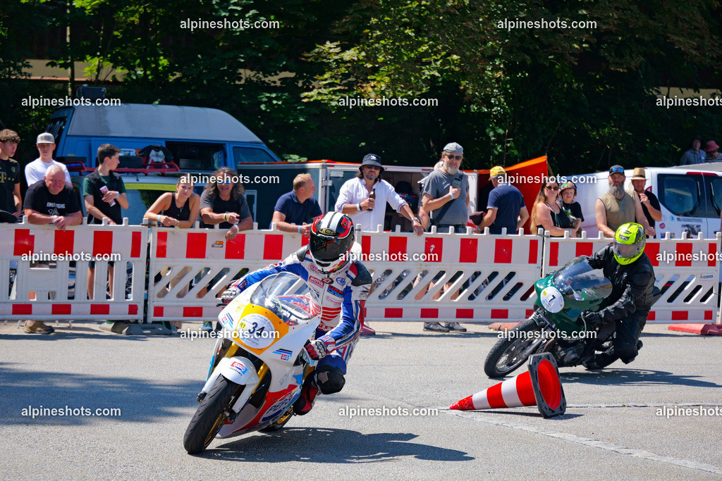 P1036882-2 | Erleben Sie atemberaubende, hochqualitative Fotos Ihrer Fahrt entlang der malerischen Alpenstraßen. Besuchen Sie alpineshots.com, um professionelle Aufnahmen Ihrer unvergesslichen Reise zu finden und zu kaufen - Realisiert mit Pictrs.com