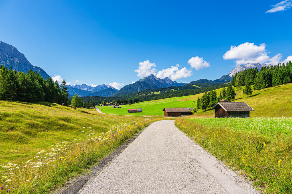 Landschaft in den Buckelwiesen zwischen Mittenwald und Krün | Landschaft in den Buckelwiesen zwischen Mittenwald und Krün.