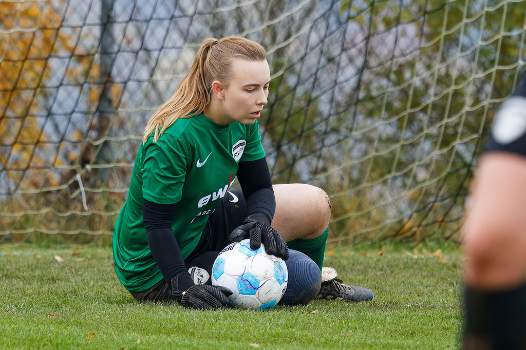 HOHFCH_251109_6653 | 1.FC Heidenheim 1846 II vs. GAST, Fußball, Frauen, Bezirksliga, 2025/2026, X. Spieltag, 03.10.2025 in Heidenheim, Kunstrasen b. Voith-Arena West(Foto: Michael Bulling) - Realisiert mit Pictrs.com