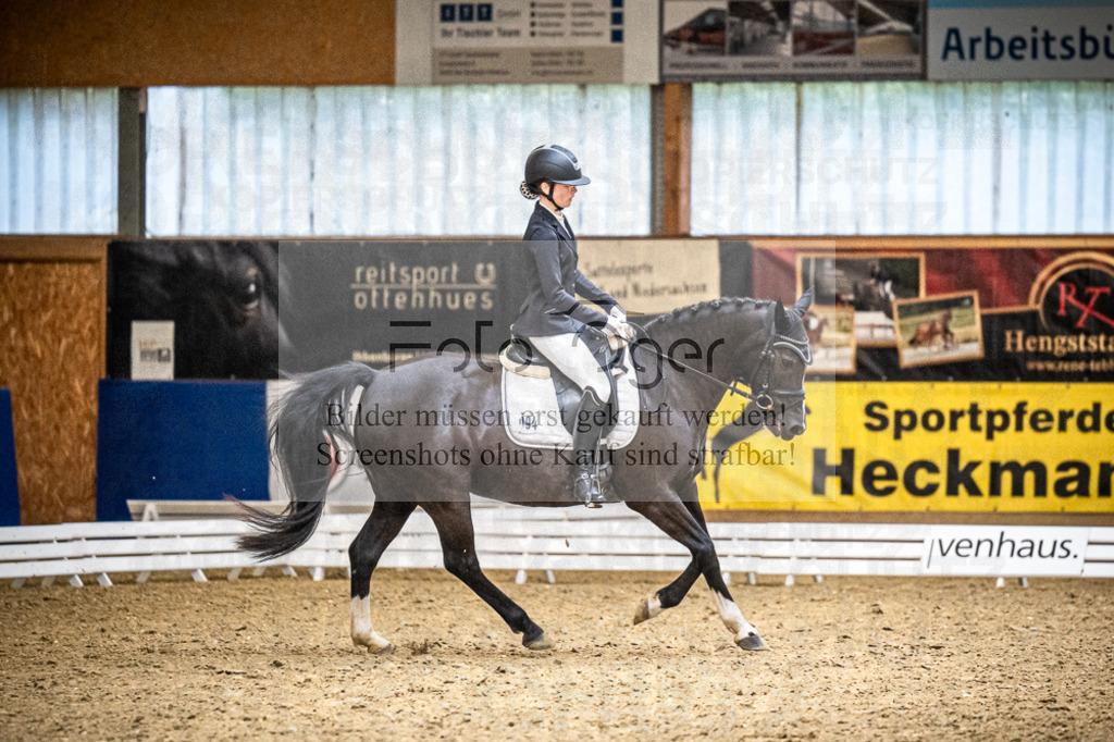 DOS_4153 | Entdecke hochwertige Reitturnierfotos von Foto Oger. Professionell, emotional und authentisch – jetzt Lieblingsmomente im Shop bestellen.Deutschlandweite Turnierfotografie. - Realisiert mit Pictrs.com