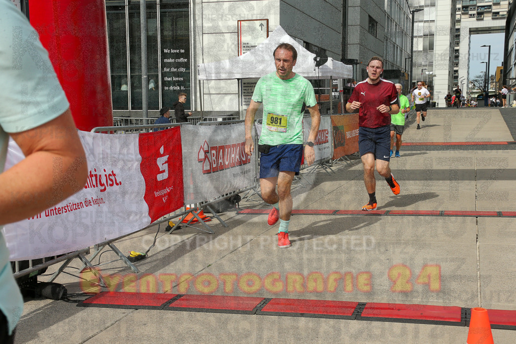 250920_1326_EX1_4617 | Sportfotografie im Rhein-Sieg Kreis, Köln, Bonn, NRW, Rheinland Pfalz, Hessen, etc. Unser Tätigkeitsfeld umfasst den Laufsport vom Volkslauf über den Marathon, Duathlon, Triathon bis zum Ultralauf wie Kölnpfad Ultra oder Schindertrail.