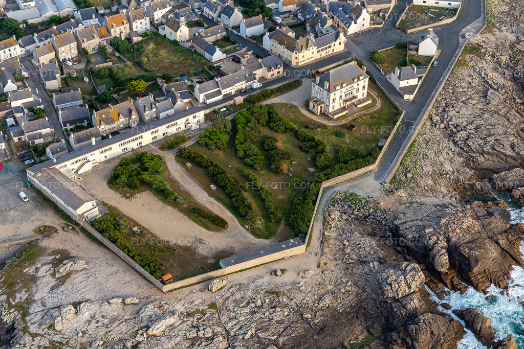 Aerial view: Hotel at La Roche du Préfet in the district St-Guenole-St Pierre in Penmarch in the state Finistere, France.Photo: IMG_132600.jpg taken on 06/17/2022 by Werner Riehm/FLY-FOTO.comResolution of the original: 5472 x 3648 px