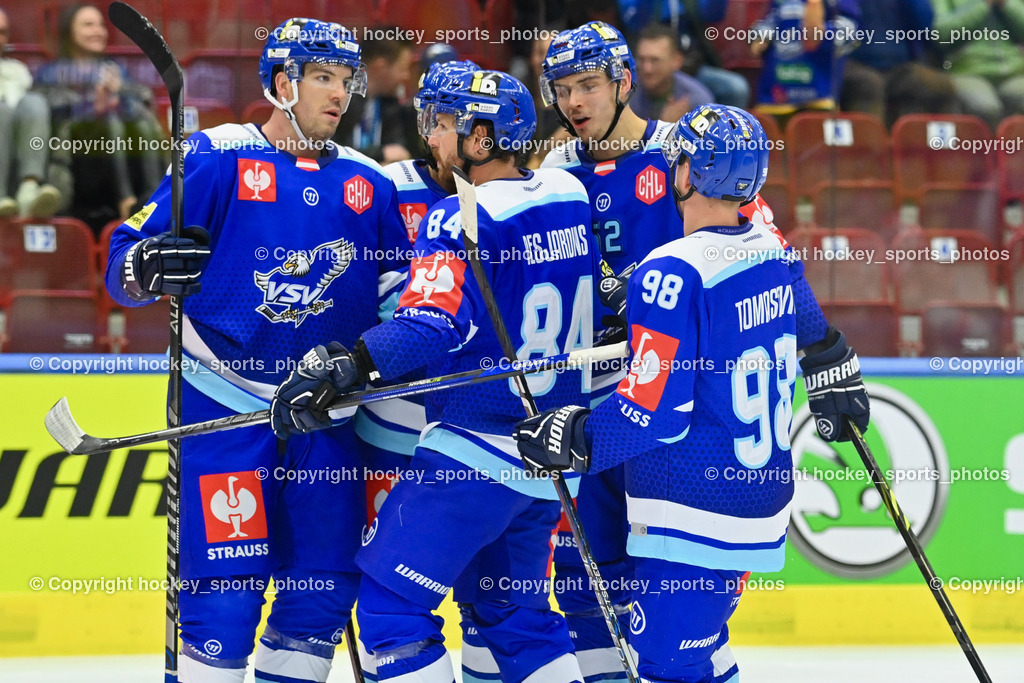 EC IDM Wärmepumpen VSV vs. Comarch Cracovia 11.9.2022 | Jubel EC VSV Mannschaft, #52 Nicolas Mattinen, #84 Andrew Desjardins, #47 Simon Després, #98 Blaz Tomazevic