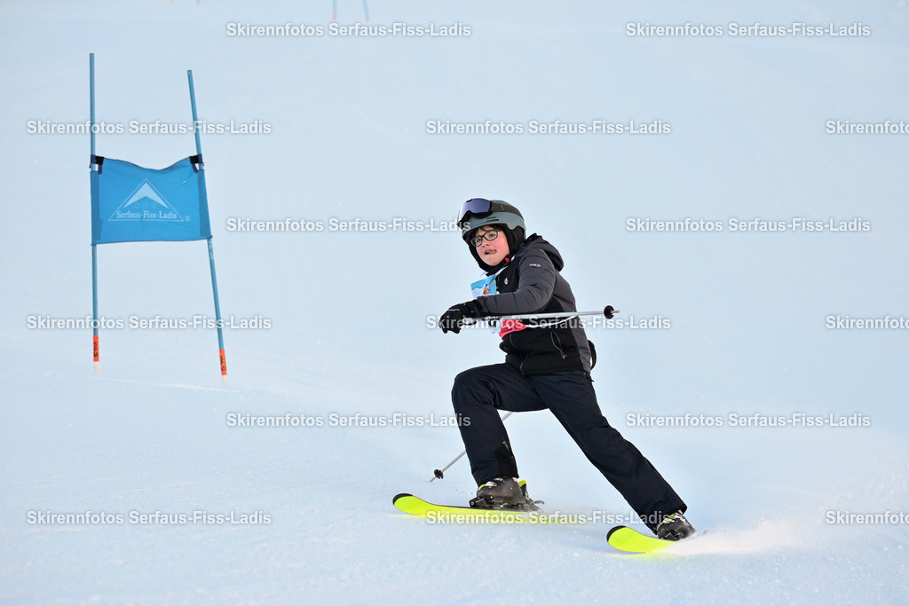 SRF_25.12.2025_0065 | Skirennfotos,Serfaus,Fiss,Ladis,Kinderskirennen,Winter,Tirol,Oberland,skirace,SFL,feelfree,weil wir's genießen,ski,Ski,skifahren,Sonnenplateau, - Realisiert mit Pictrs.com