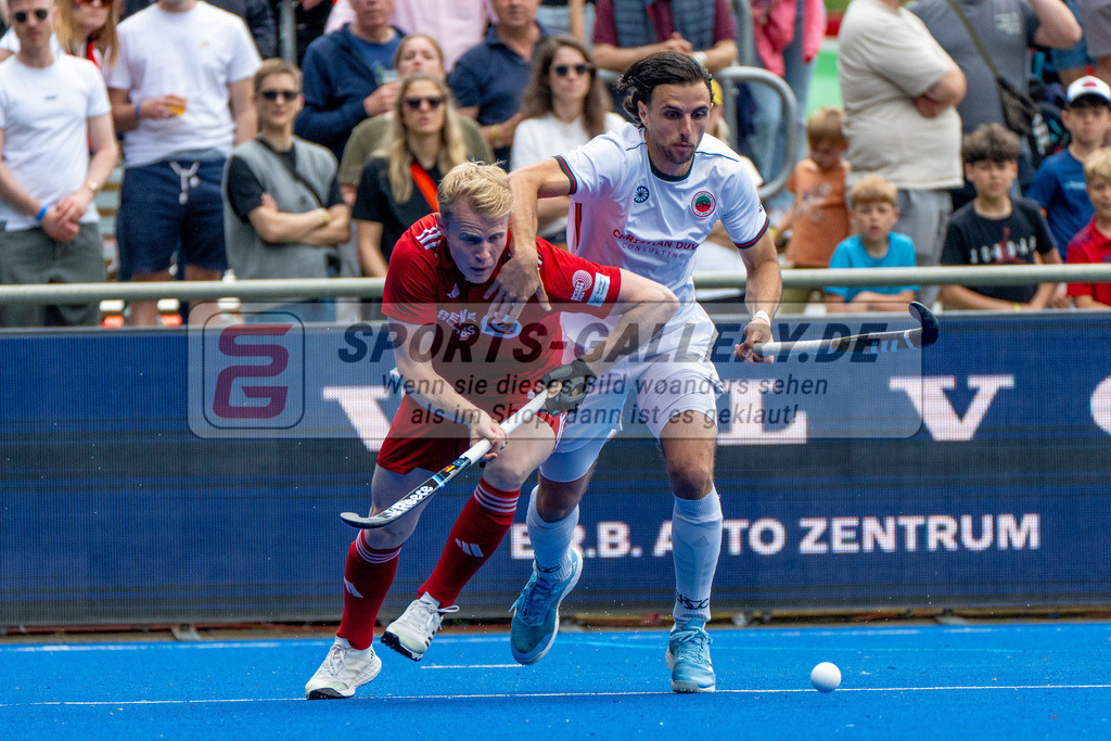 Final4_20250601-1343-HK108543 | Krefeld, Deutschland, 01.06.2025:  Feldhockey Final4 2025 – „Deutsche Feldhockey-Meisterschaften 2025“ Crefelder HTC - Rot-Weiss Köln (Finale Herren) im Gerd-Wellen-Hockeyanlage am 01.06.2025 in Krefeld, Deutschland. (Foto von Kramhöller/Fehrmann/Kaste)Krefeld, Germany, 01.06.2025: Feldhockey Final4 2025 – „Deutsche Feldhockey-Meisterschaften 2025“ Harvestehuder HTC - Düsseldorfer HC (Finale Damen) in Gerd-Wellen-Hockeyanlage at 01.06.2025 in Krefeld, Deutschland. (Foto from Kramhöller/Fehrmann/Kaste)