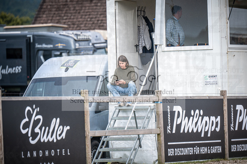 DOS_3444 | Entdecke hochwertige Reitturnierfotos von Foto Oger. Professionell, emotional und authentisch – jetzt Lieblingsmomente im Shop bestellen.Deutschlandweite Turnierfotografie. - Realisiert mit Pictrs.com