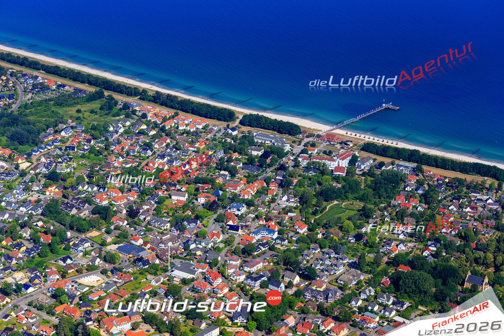 Die Luftbildaufnahme Seebruecke - Zingst wurde 2018 mittels Flugzeug (keine Drohne) erstellt. Perfekte Schärfe und Druck- Auflösung- Garantiert!
