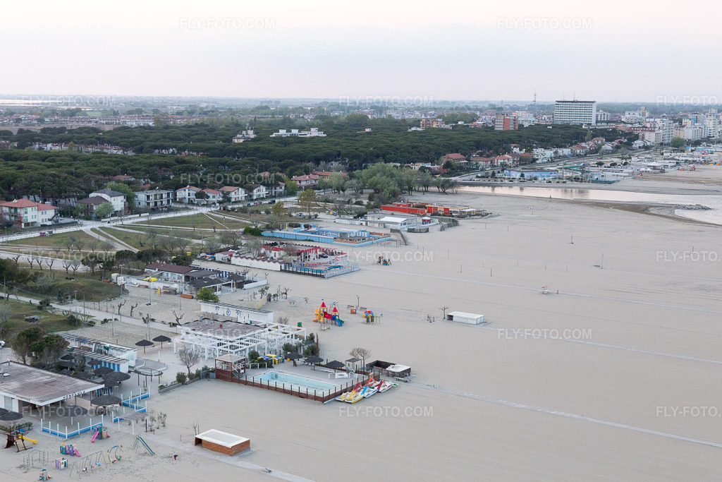 Aerial view: View of the town in Lido di Spina in the state Emilia Romagna, Italy.Photo: IMG_098585.jpg taken on 04/05/2017 by Werner Riehm/FLY-FOTO.comResolution of the original: 5472 x 3648 px