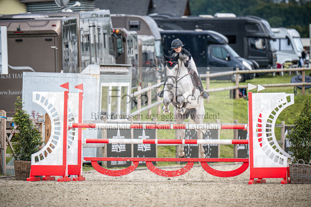 DOS_3449 | Entdecke hochwertige Reitturnierfotos von Foto Oger. Professionell, emotional und authentisch – jetzt Lieblingsmomente im Shop bestellen.Deutschlandweite Turnierfotografie. - Realisiert mit Pictrs.com