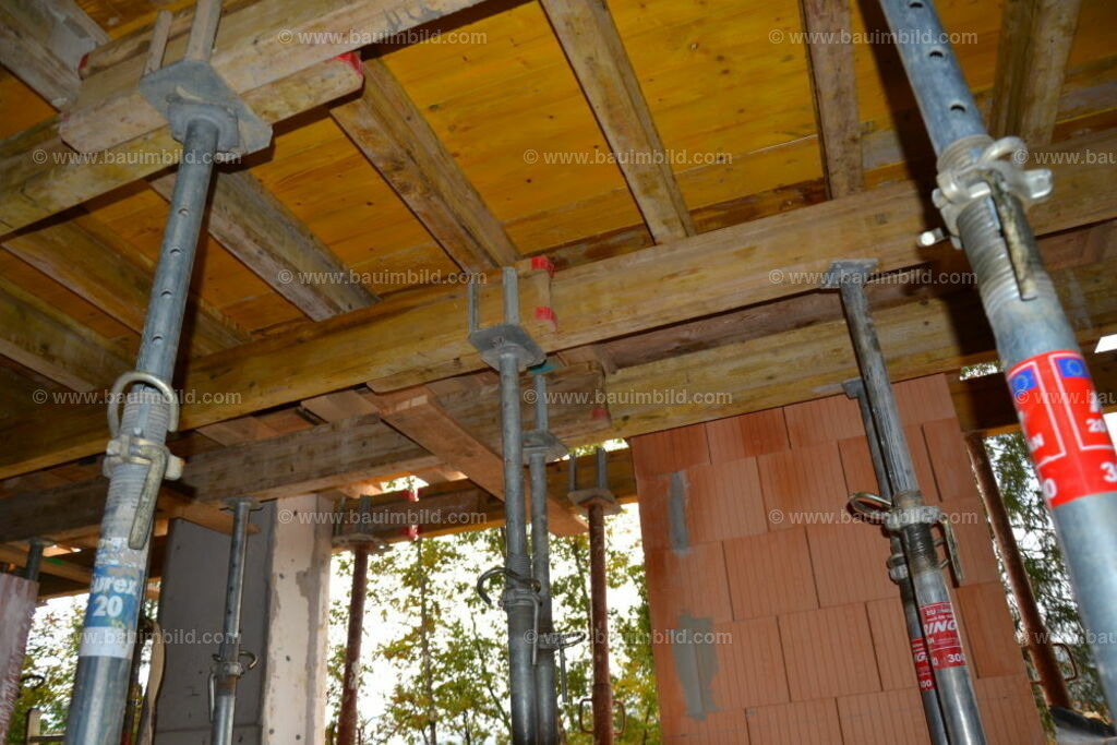 bib-lg04-betonarbeiten-0271 | Nach LV-Leistungsgruppen sortierte Detailfotos über den Bau eines Hauses. Alle Hausbau-Bilder direkt vom Urheber und Autor der Website Haus-Selber-Bauen.com