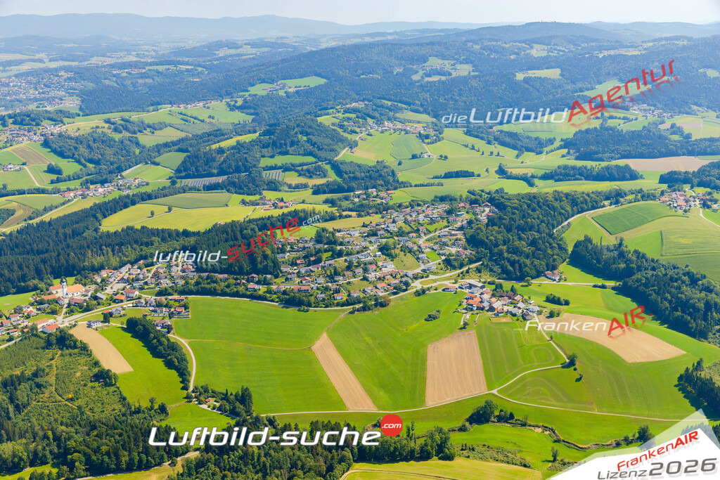 Schrägluftbild  Denkhof  Büchlberg - Das Luftbild wurde 2025 vom UL-Flugzeug heraus erstellt ( keine Drohne ) - Hochauflösende Luftaufnahme -Nicht vergleichbar mit Google Maps oder Satelittenbilder- Die Geschenkidee !Mit Lizenz und Bildrechte bestellbar
