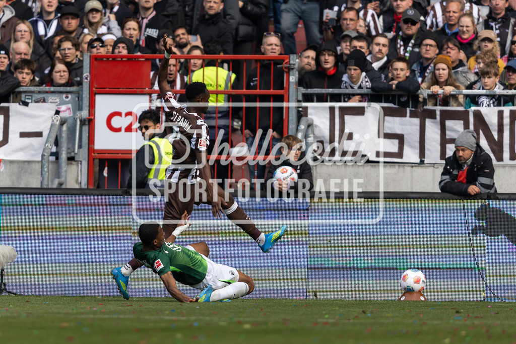 Fußball I Männer I Saison 2025-2026 I Bundesliga I FC St. Pauli - VfL Wolfsburg I 12899 | realhellocedii - Realisiert mit Pictrs.com
