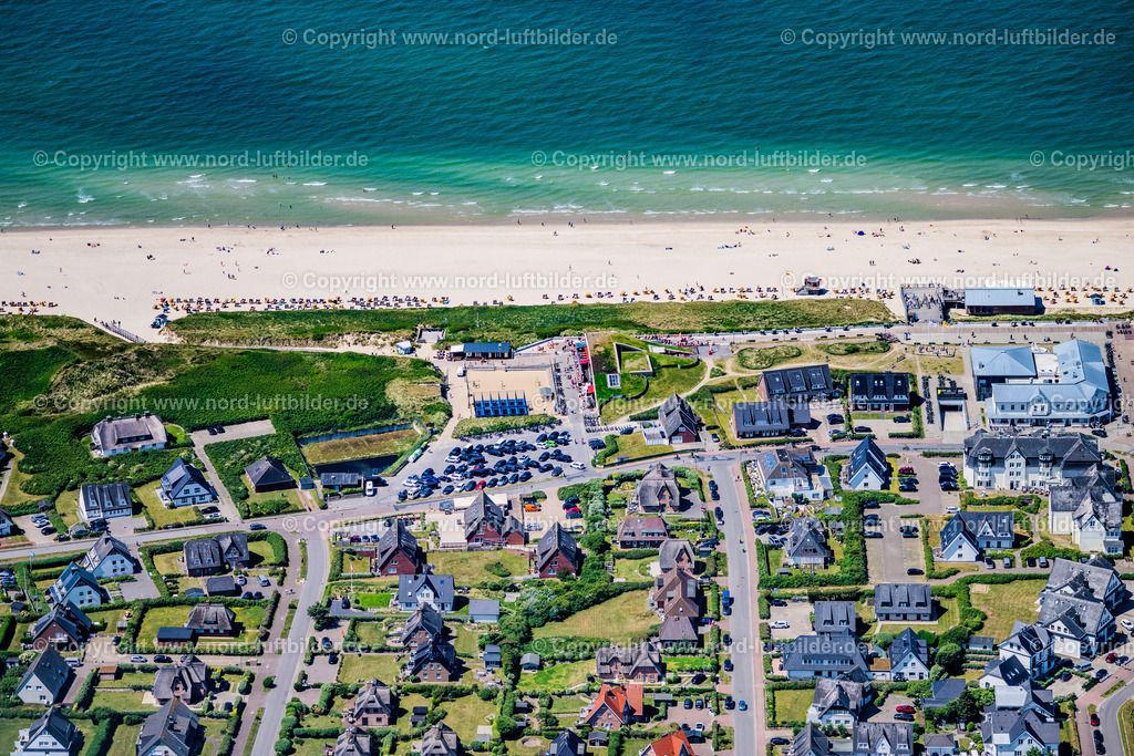 Sylt_Wenningstedt_Dünenstrasse_Gosch_Restaurant_Strand_ELS_0831210625 | WENNINGSTEDT (SYLT) 21.06.2025 Gebäude des Restaurant " Gosch " in Wenningstedt (Sylt) auf der Insel Sylt im Bundesland Schleswig-Holstein, Deutschland. // Building of the restaurant " Gosch " in Wenningstedt (Sylt) at the island Sylt in the state Schleswig-Holstein, Germany. Foto: Martin Elsen