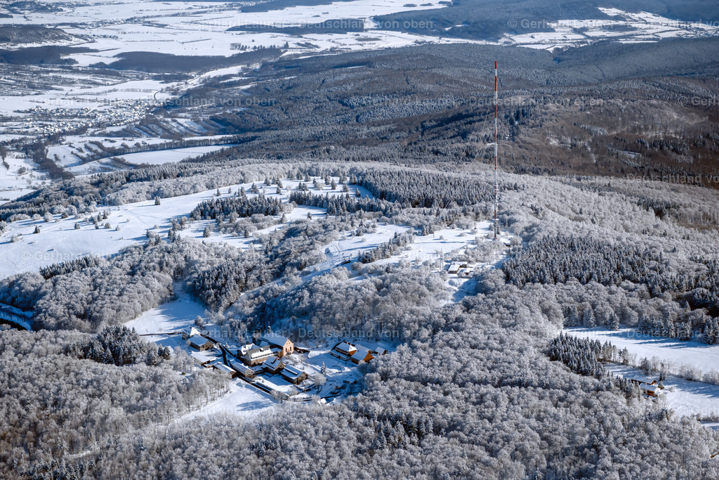 4043439 | HASELBACH IN DER RHöN 13.02.2021 Winterlich schneebedeckte Gebäudekomplex des Klosters " Franziskaner Kloster Kreuzberg " in Haselbach in der Rhön in der Rhön im Bundesland Bayern, Deutschland. Weiterführende Informationen bei: Franziskaner Klosterbetriebe GmbH Kloster Kreuzberg. // Wintry snowy complex of buildings of the monastery " Franziskaner Kloster Kreuzberg " in Haselbach in der Rhoen at the Rhoen in the state Bavaria, Germany. Further information at: Franziskaner Klosterbetriebe GmbH Kloster Kreuzberg. Foto: Gerhard Launer