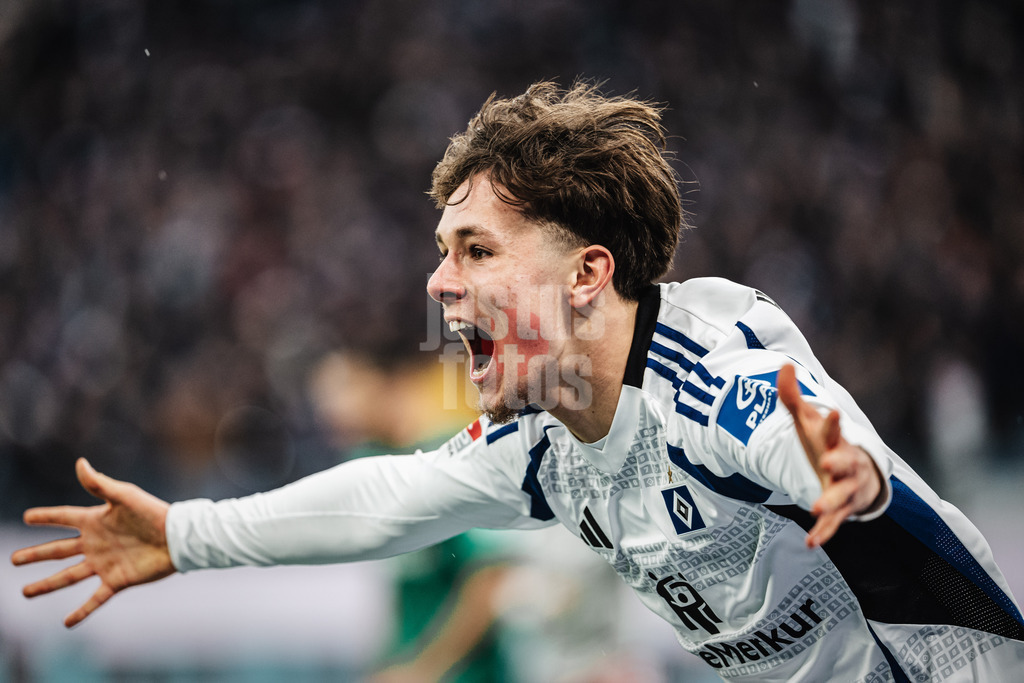 Fußball | Männer | Saison 2024/2025 | 2. Fußball-Bundesliga | 17. Spieltag | Hamburger SV vs. SpVgg Greuther Fürth | 21.12.2024 | Otto Emerson Stange (#49, HSV) schießt sein erstes Bundesliga Tor und jubelt