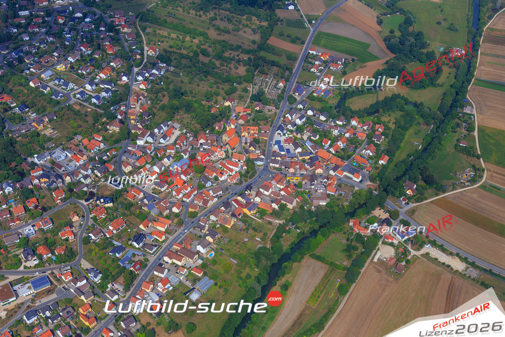Die Luftaufnahme Reuth - Forchheim wurde vom UL-Flugzeug (keine Drohne) aus fotografiert.Hohe Druck- Auflösung-die Geschenkidee!