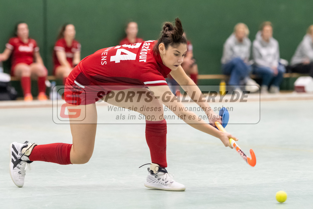 SFE_20221218_0116 | 1. Bundesliga Hockey Damen Rot-Weiss Köln - Crefelder HTCa am 18.12.2022 in Köln (KTHC Stadion Rot-Weiss Köln Tennis and Hockey Club), Photo: Stephan Fehrmann 2022 (Sports-Gallery),Fee Maskour ( Rot-Weiss Köln #24 )