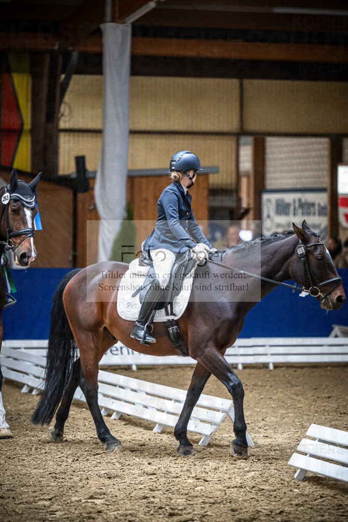 DOS_0059 | Entdecke hochwertige Reitturnierfotos von Foto Oger. Professionell, emotional und authentisch – jetzt Lieblingsmomente im Shop bestellen.Deutschlandweite Turnierfotografie. - Realisiert mit Pictrs.com