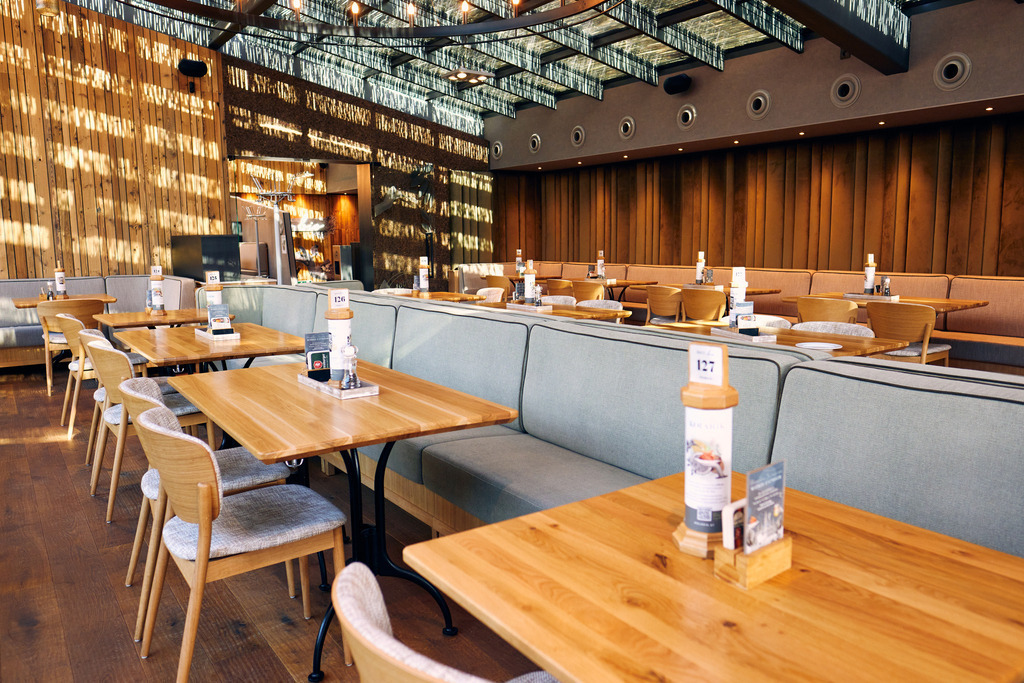 Luftburg Kolarik, Blick in den Innenraum | WIen, Austria - February 24, 2022; Luftburg Kolarik, Blick in den Innenraum. - Realisiert mit Pictrs.com