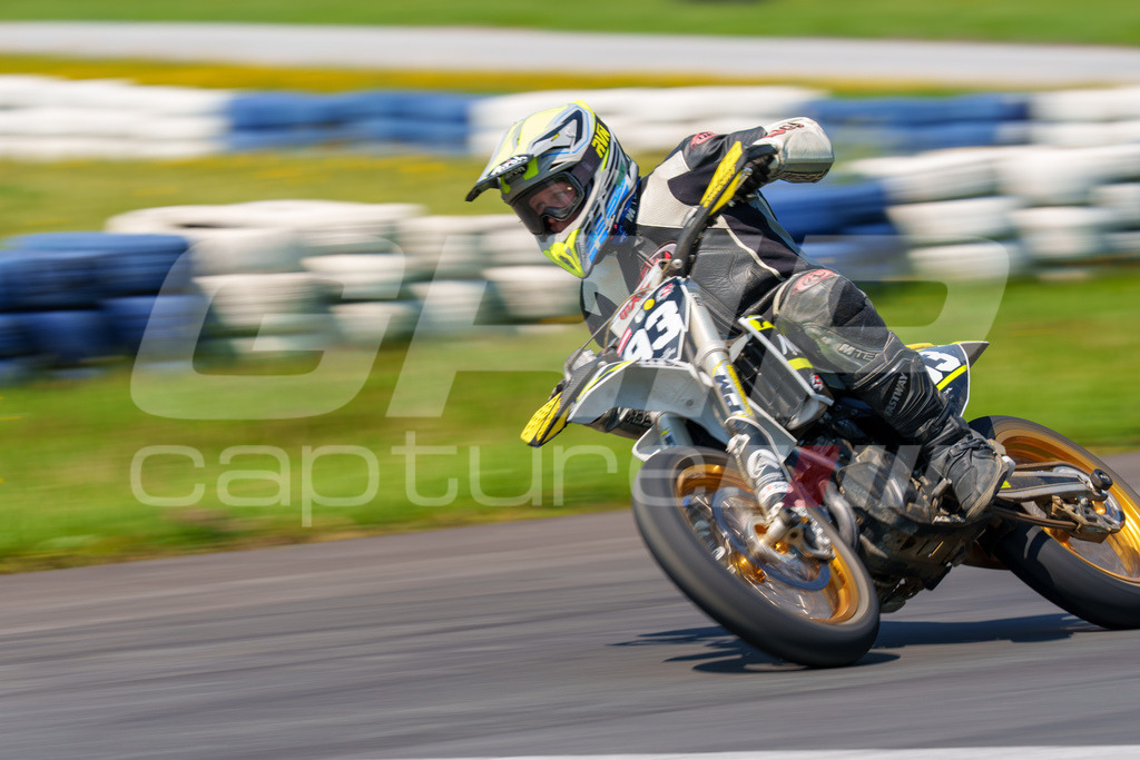 G-Cup + Supermoto Staatsmeisterschaft + Hungarian Supermoto Championship | GRIPcapture steht für authentische Sportfotografie in Österreich – für Momente, die mehr sind als Geschwindigkeit oder Ergebnis. Es geht um Emotion, Spannung, Fokus und den Augenblick, der oft nur einen Wimpernschlag dauert.Ob Motorsport, Teamsport oder 