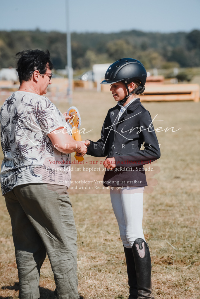 DSC_6355 | Pferde- und Turnierfotografie in Westsachsen. Pferdeportraits, Auftragszeichnungen und intuitive Kunst.