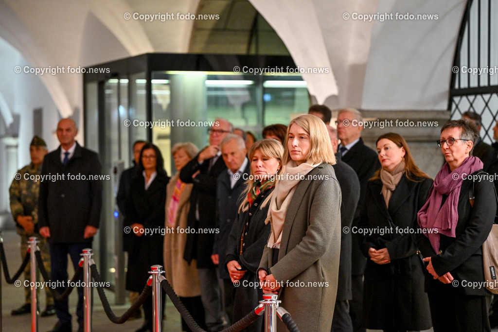 Kranzniederlegung mit LH Stelzer und VertreterInnen des Ooe. Landtags_ 31.10.2024-11 | 31.10.2024, Landhaus Linz AUT, Promenade, Kranzniederlegung 2024 zum Gedenken all jener, die in der Vergangenheit für Oberoesterreich Verantwortung getragen haben, im Bild Vertreter der Ooe. Landesregierung