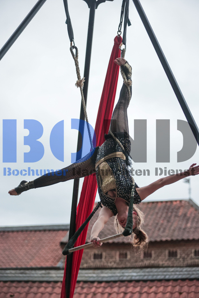 SES_MKRLHE20250705-100 | bond - Realisiert mit Pictrs.com