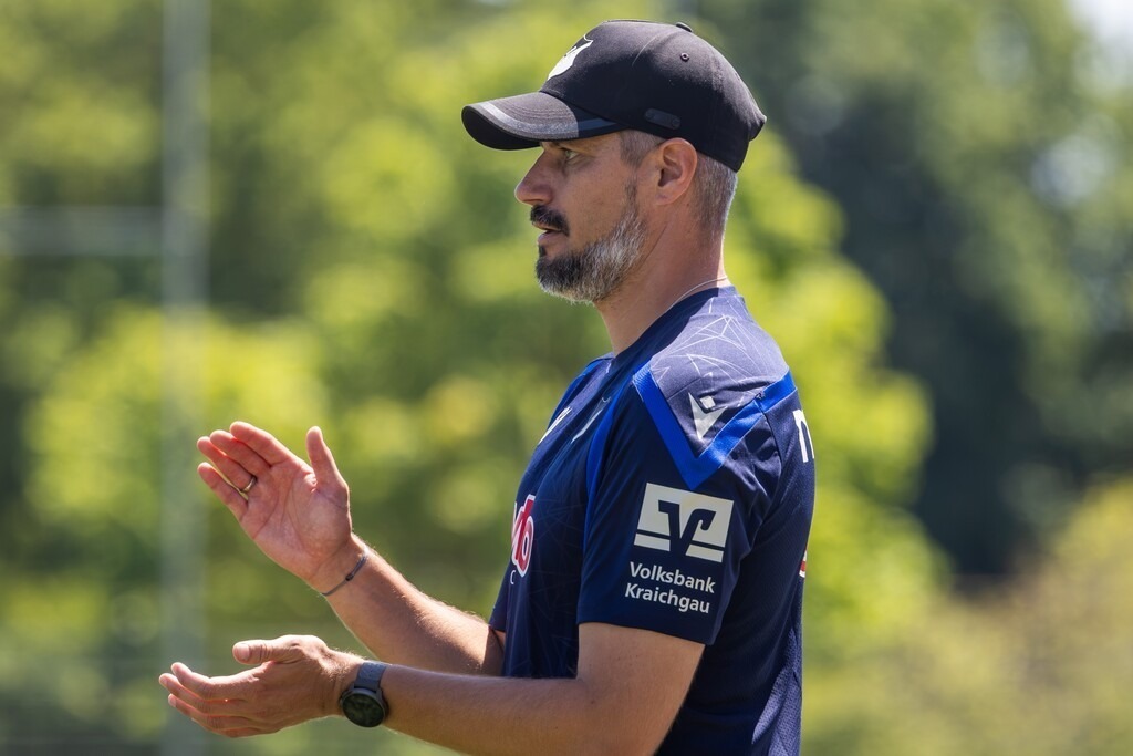 TSG Hoffenheim 2 gegen VfR Mannheim (Testspiel in der Akademie Arena Zuzenhausen) | TSG Hoffenheim 2 gegen VfR Mannheim (Testspiel in der Akademie Arena Zuzenhausen)***Stefan Kleineheismann, Trainer der TSG Hoffenheim - Realisiert mit Pictrs.com